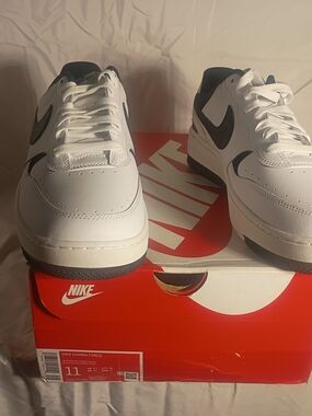 Nike Men’s White & Black Low-Top Sneakers
